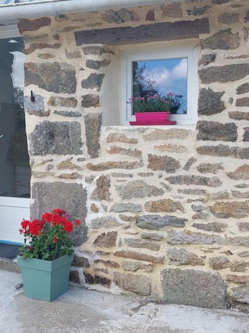 Gite Kerlosvezan, A La Campagne, Proche Mer Lampaul-Ploudalmezeau Exterior photo