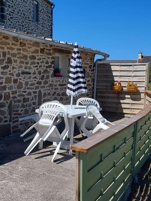 Gite Kerlosvezan, A La Campagne, Proche Mer Lampaul-Ploudalmezeau Exterior photo