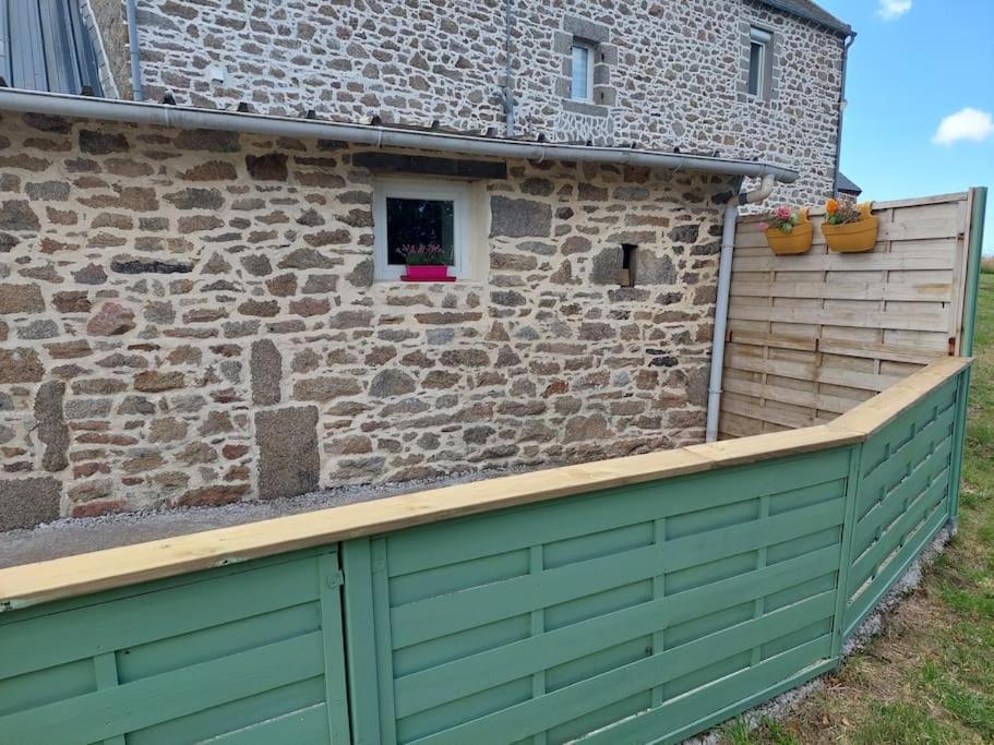 Gite Kerlosvezan, A La Campagne, Proche Mer Lampaul-Ploudalmezeau Exterior photo